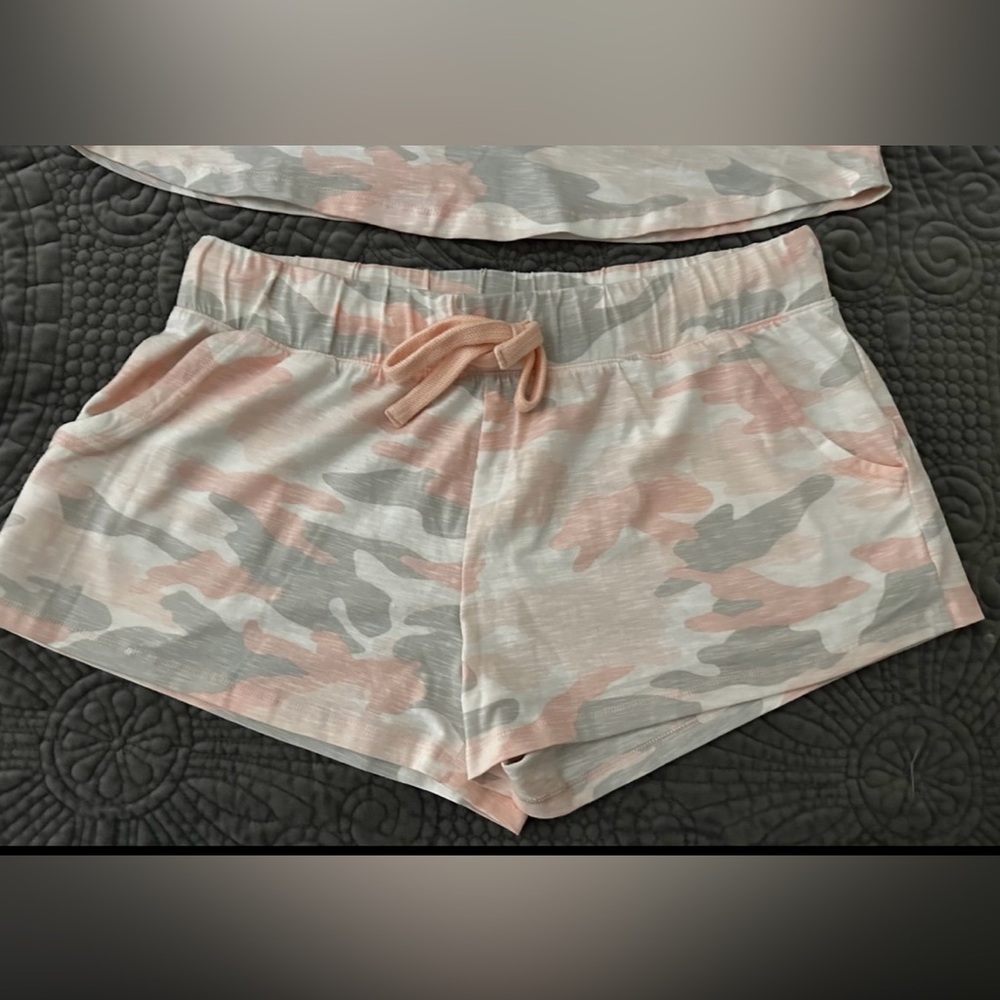 Splendid Peach & Gray Camoflauge PJ or Loungewear Set - Size Medium - Picture 7 of 12
